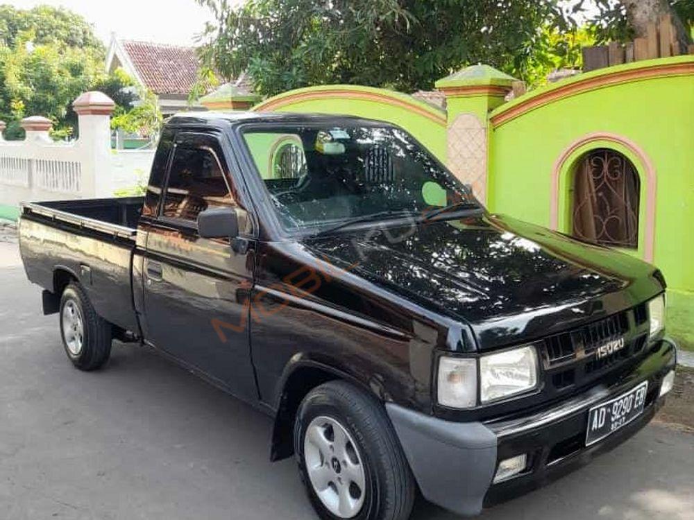 Mobil Isuzu Panther 2012