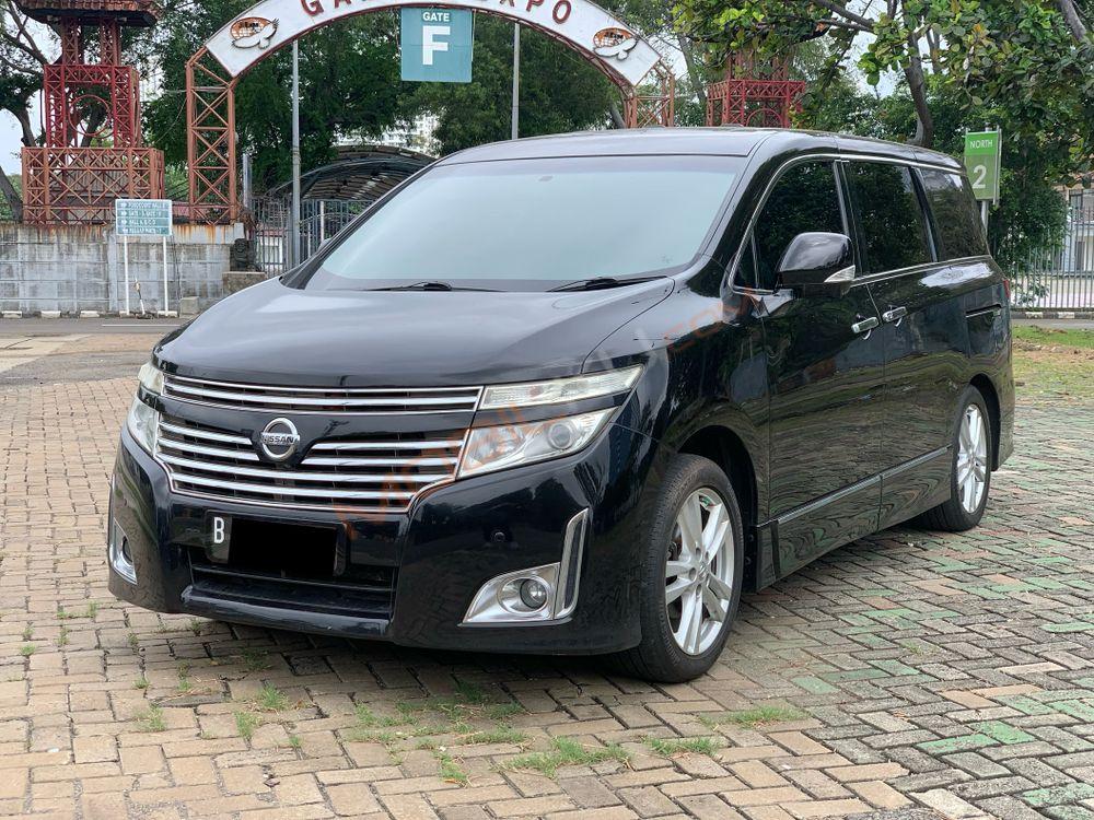 Mobil Nissan Elgrand 2011