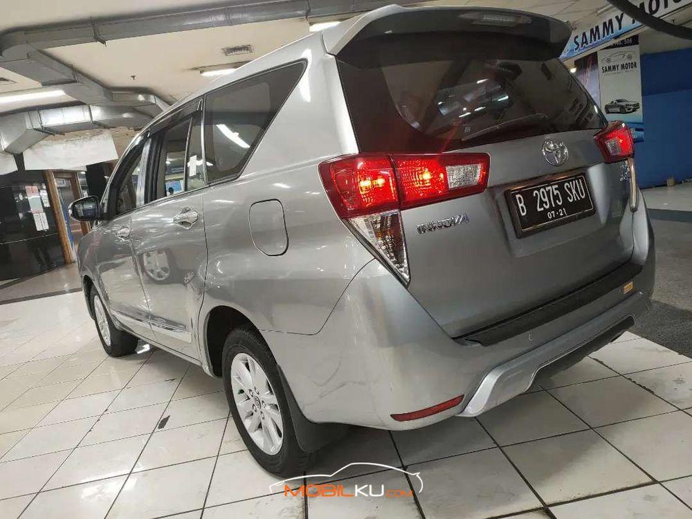Mobil Toyota Kijang Innova 2016
