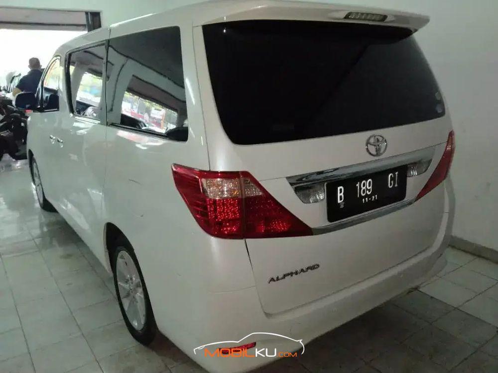 Mobil Toyota Alphard 2008
