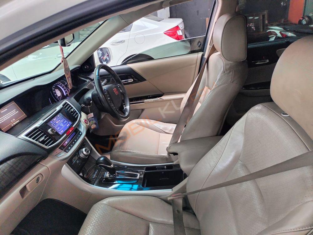 Mobil Honda Accord 2013