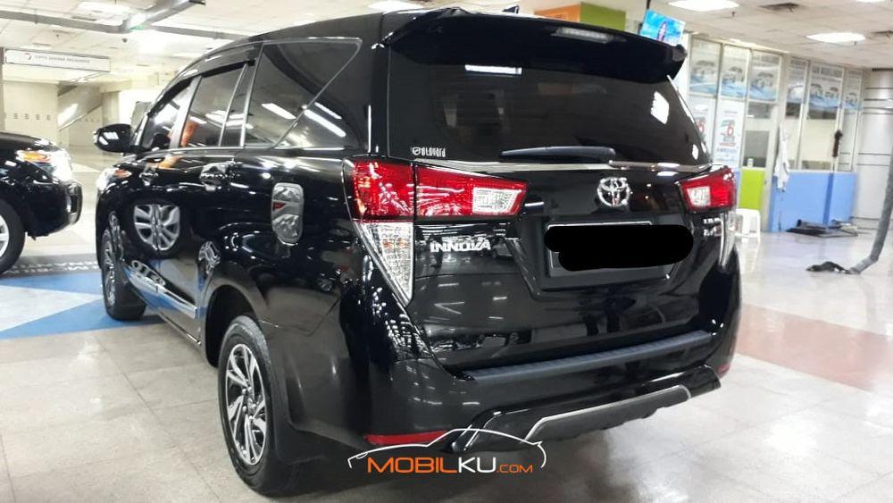 Mobil Toyota Kijang Innova 2021