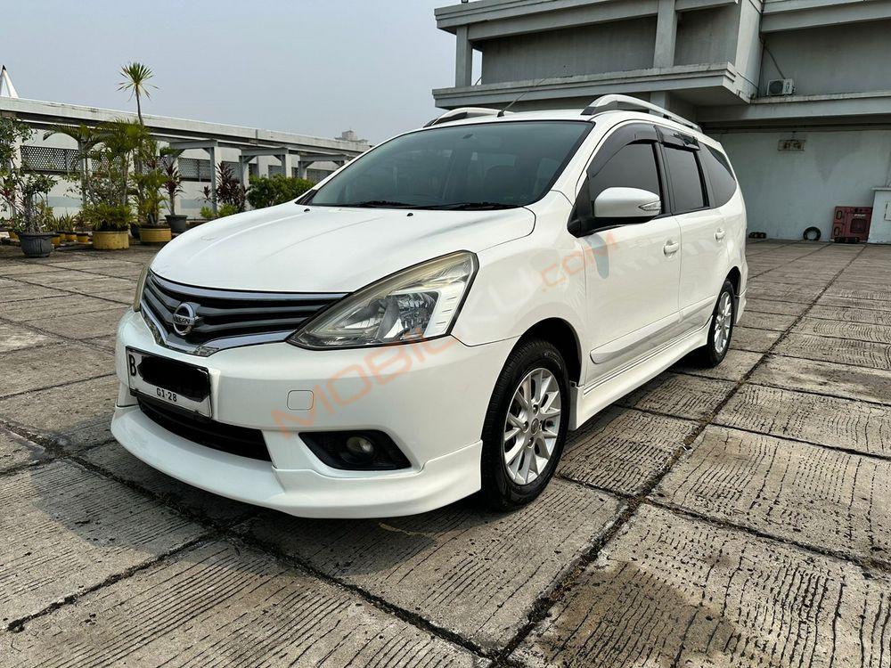 Mobil Nissan Grand Livina 2014