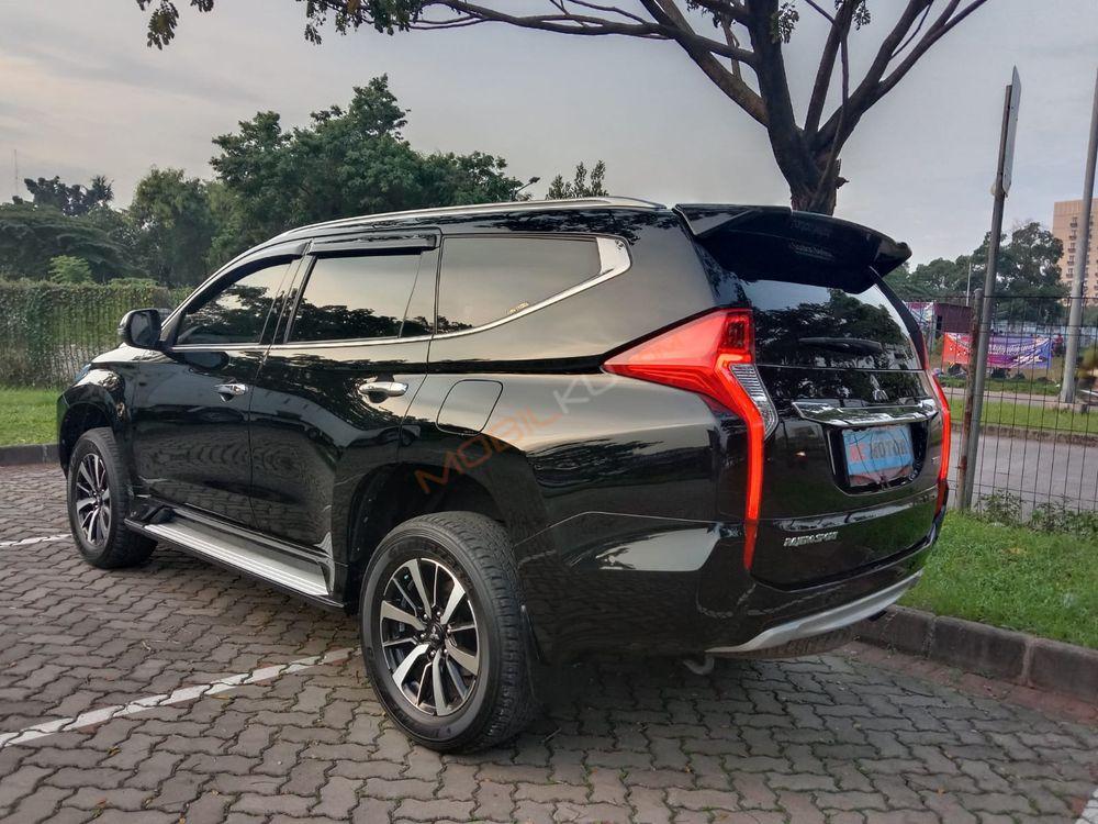 Mobil Mitsubishi Pajero 2017