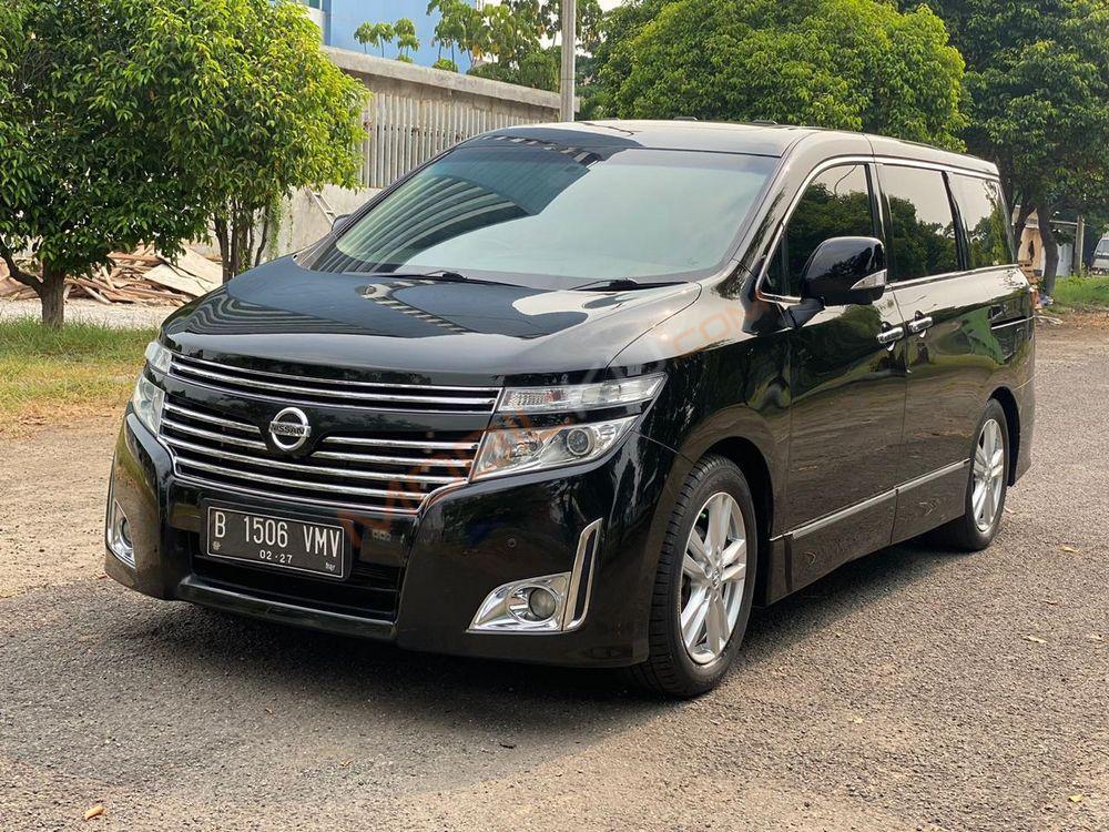 Mobil Nissan Elgrand 2013