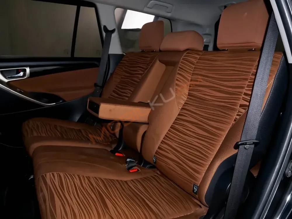 Mobil Toyota Kijang Innova 2019