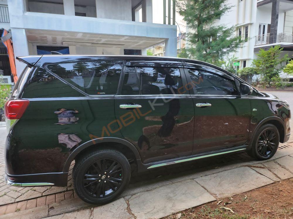Mobil Toyota Kijang Innova 2018