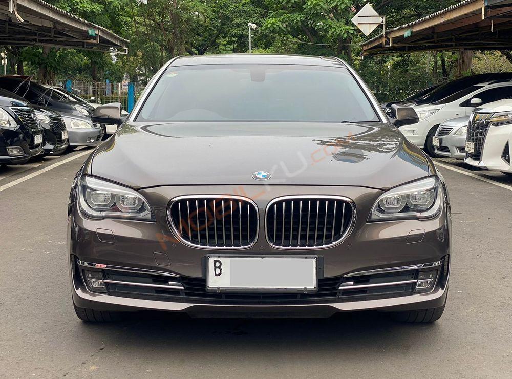 Mobil BMW 7 Series 2013