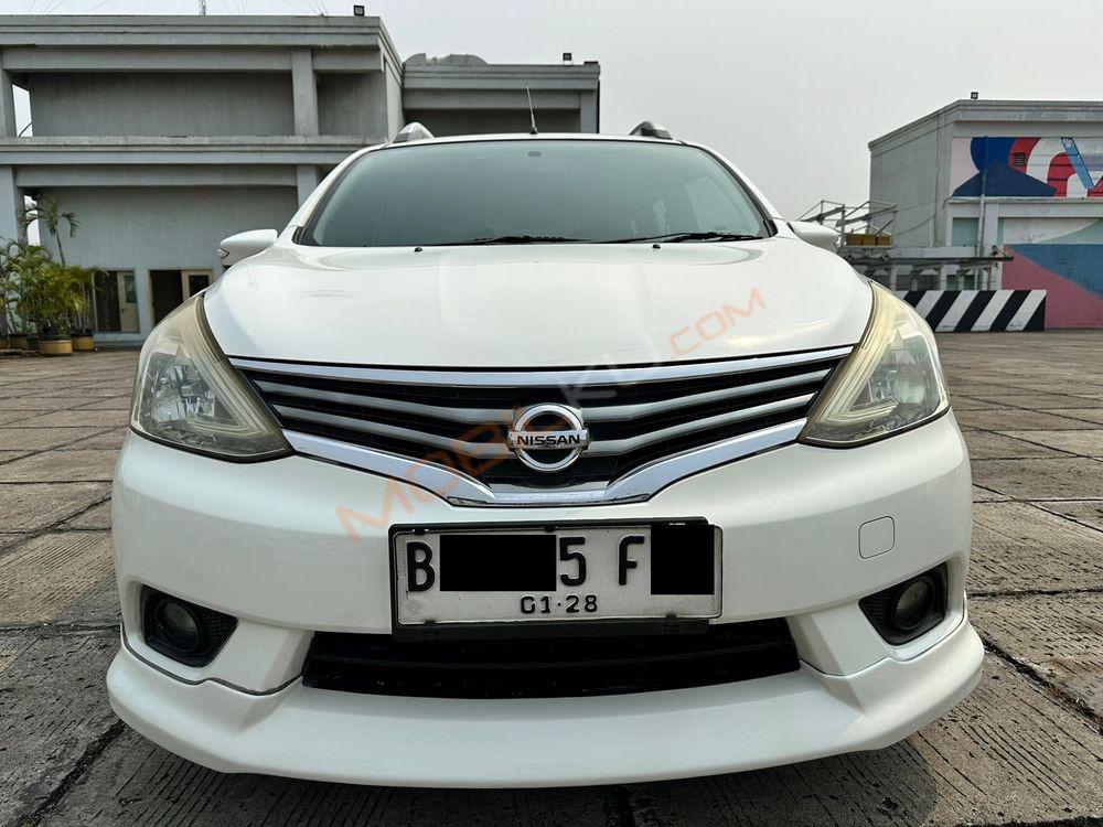 Mobil Nissan Grand Livina 2014