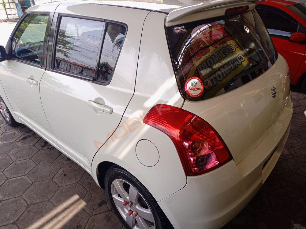Mobil Suzuki Swift 2009