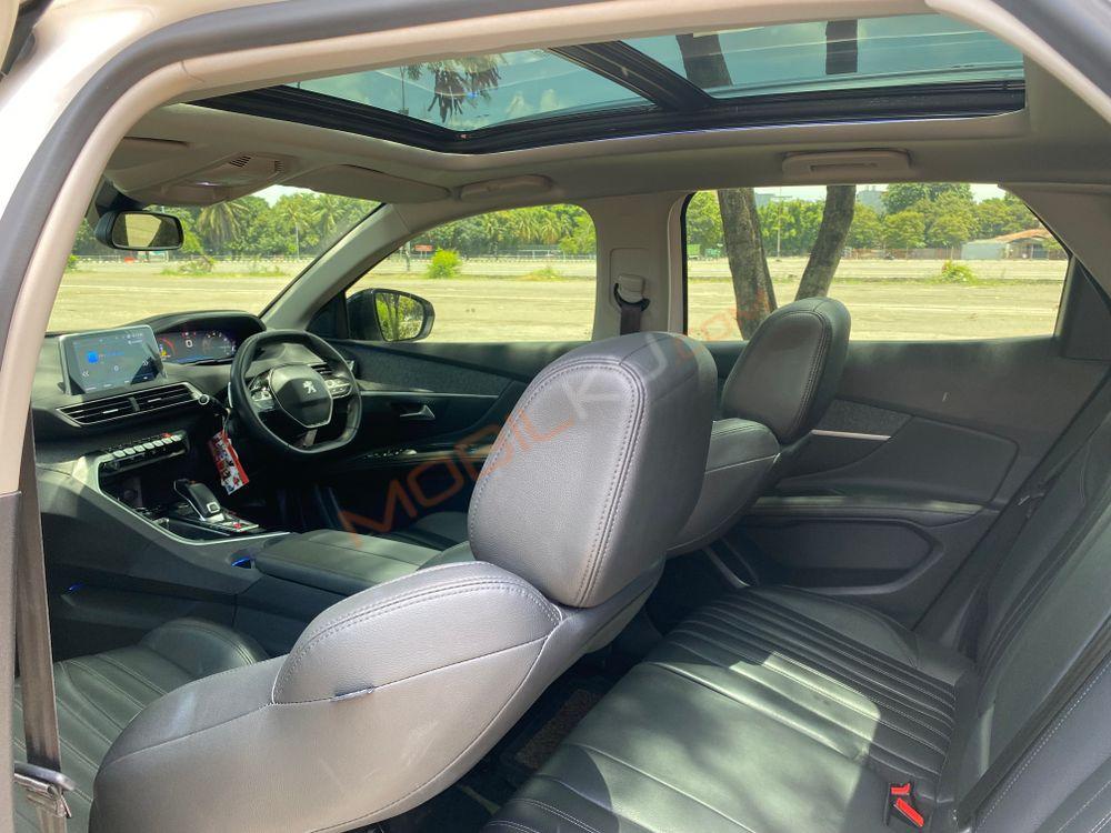 Mobil Peugeot 3008 2020