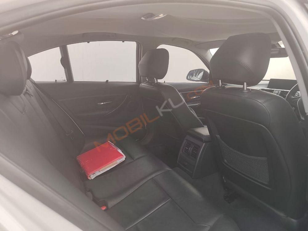 Mobil BMW 3 Series 2014