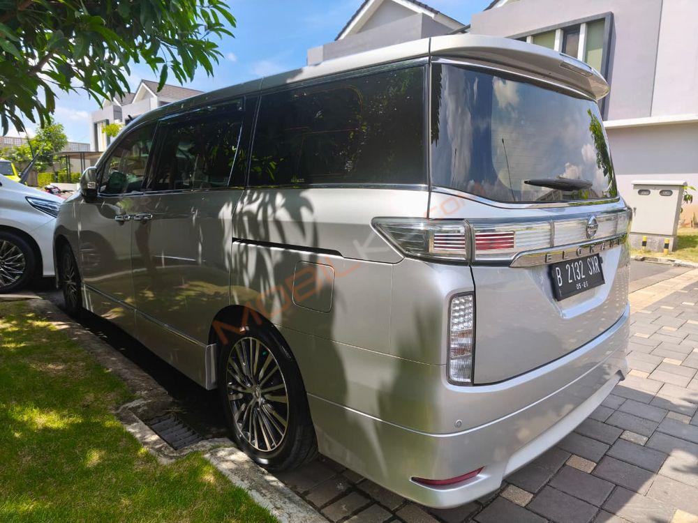 Mobil Nissan Elgrand 2014