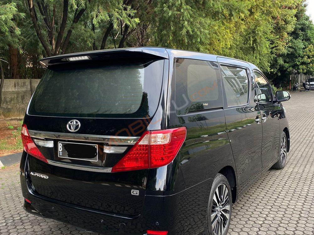 Mobil Toyota Alphard 2012