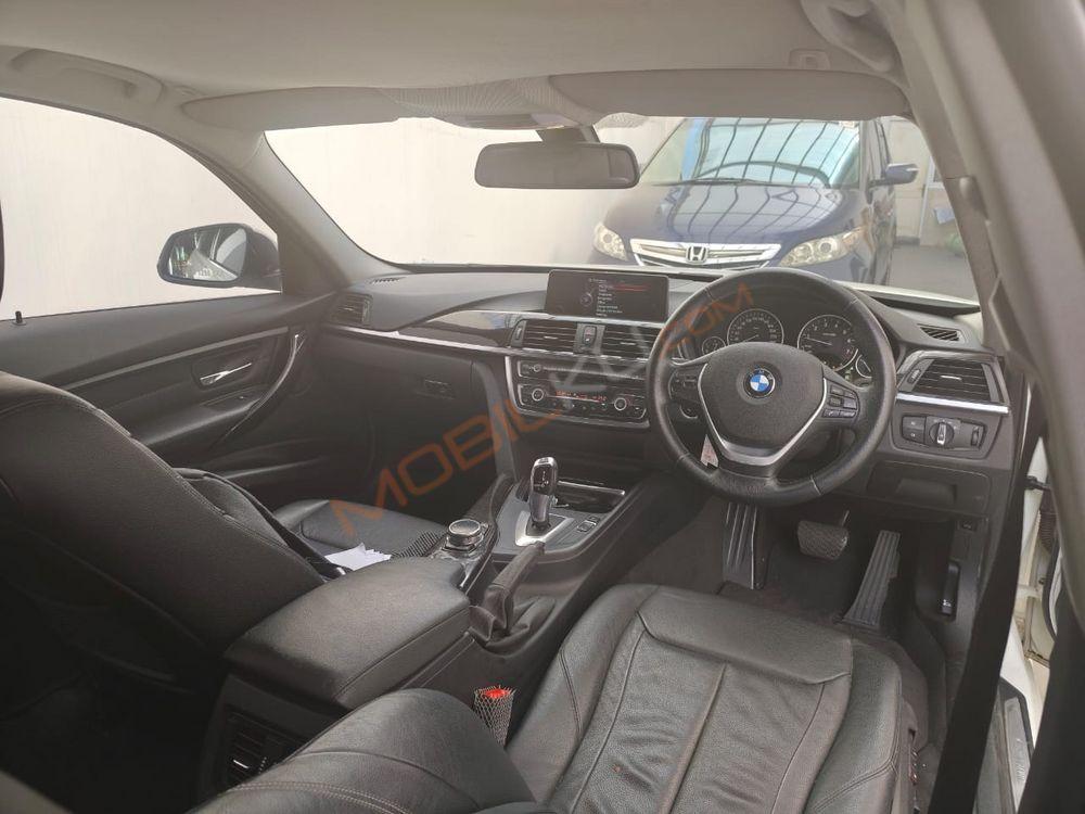Mobil BMW 3 Series 2014