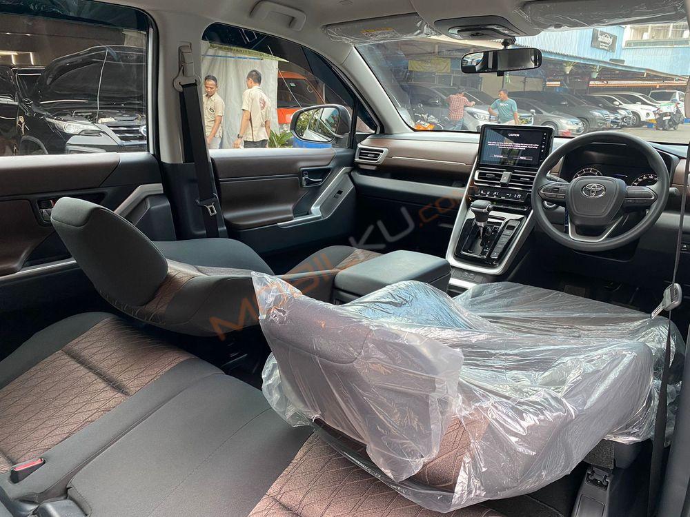 Mobil Toyota Kijang Innova 2023