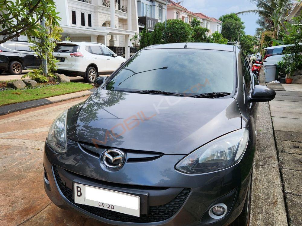 Mobil Mazda 2 Hatchback 2013