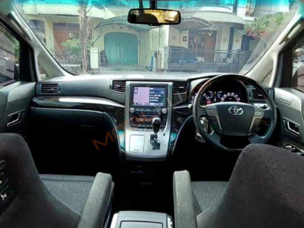 Mobil Toyota Vellfire 2013