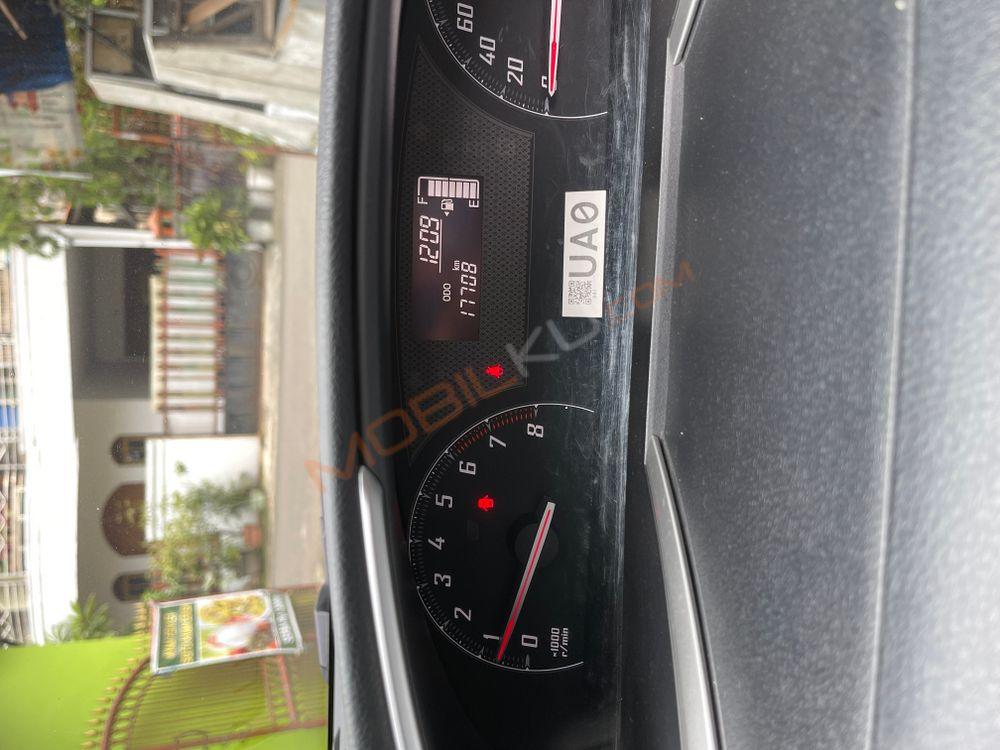 Mobil Toyota Sienta 2016