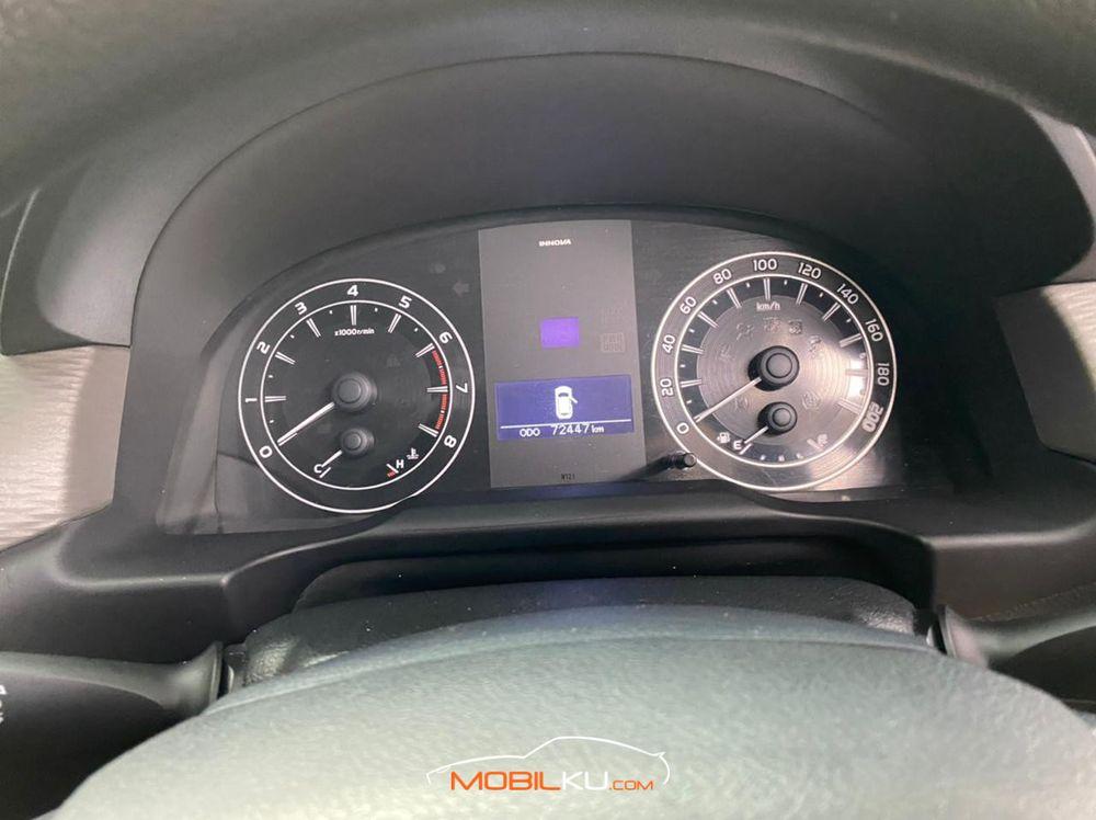 Mobil Toyota Kijang Innova 2016