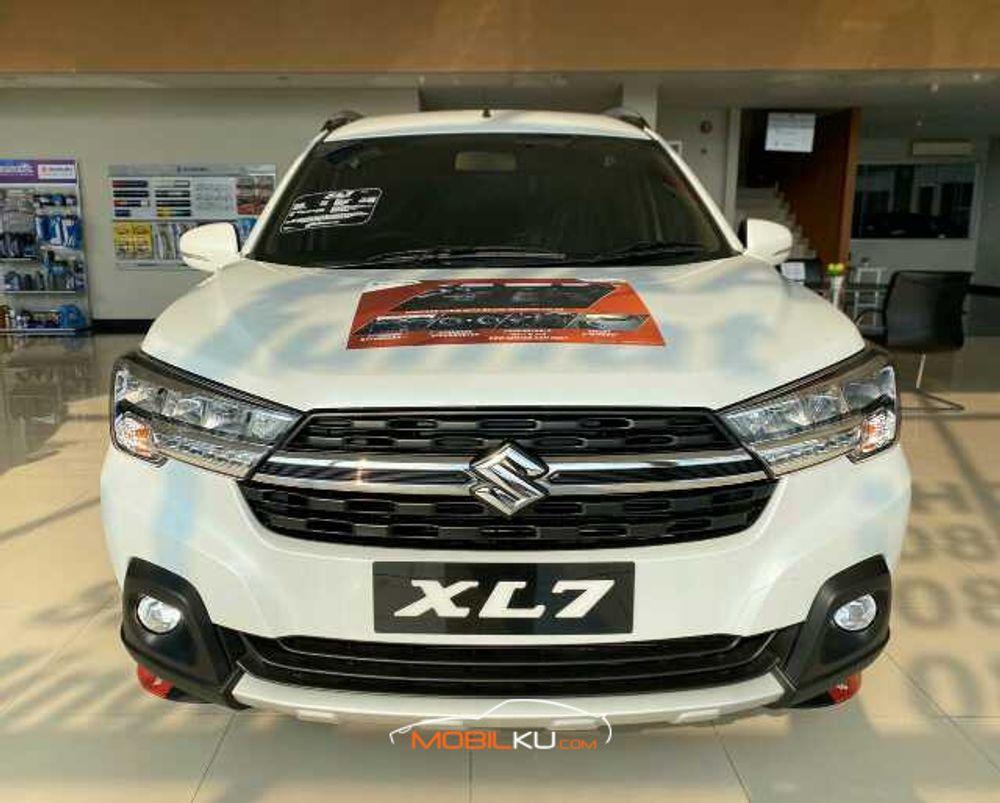 Mobil Suzuki XL7 2020