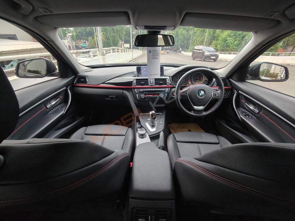 Mobil BMW 3 Series 2015