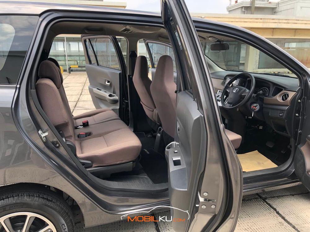 Mobil Toyota Calya 2018