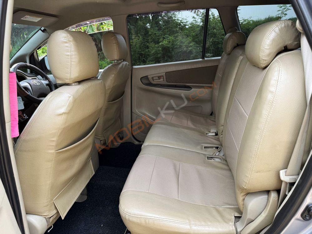 Mobil Toyota Kijang Innova 2015