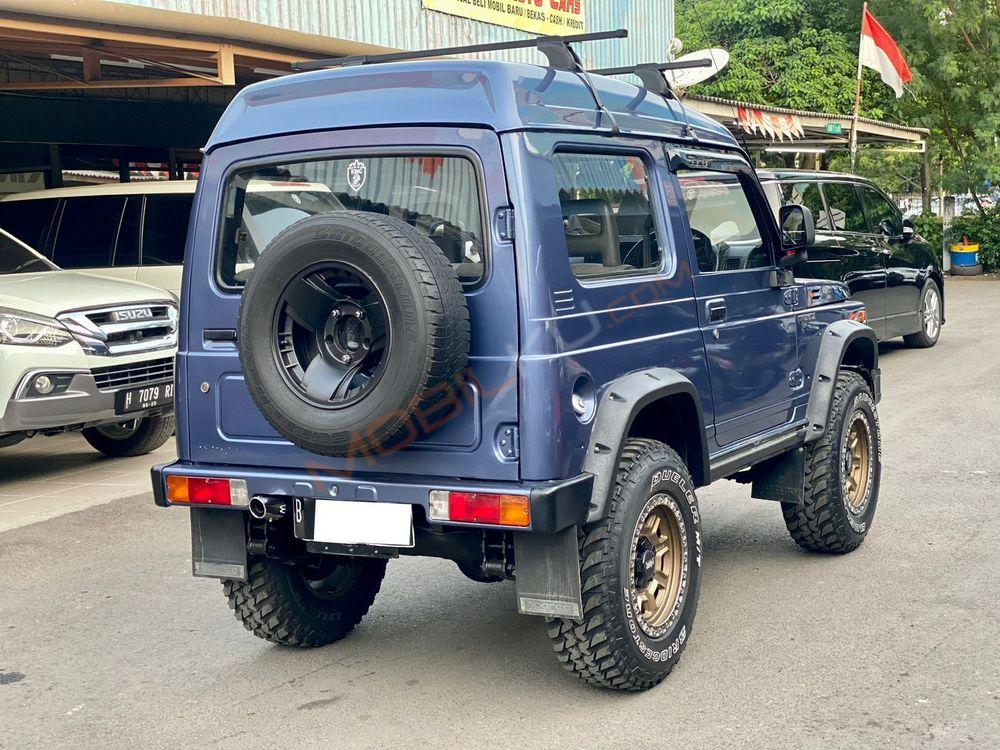 Mobil Suzuki Katana 2005