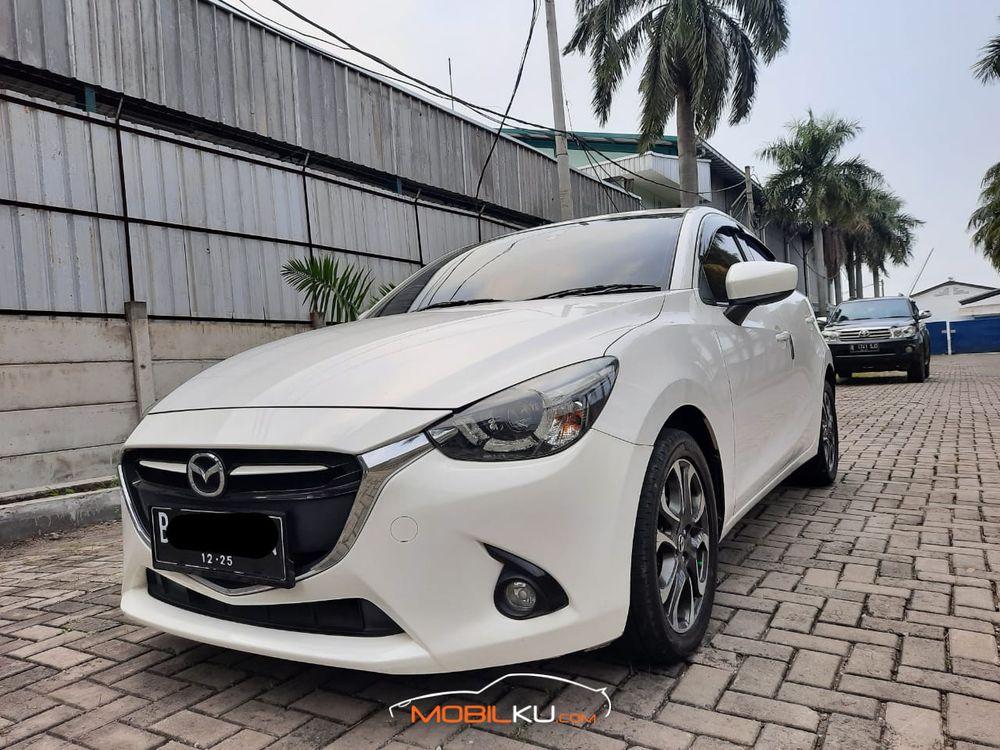 Mobil Mazda 2 Hatchback 2016