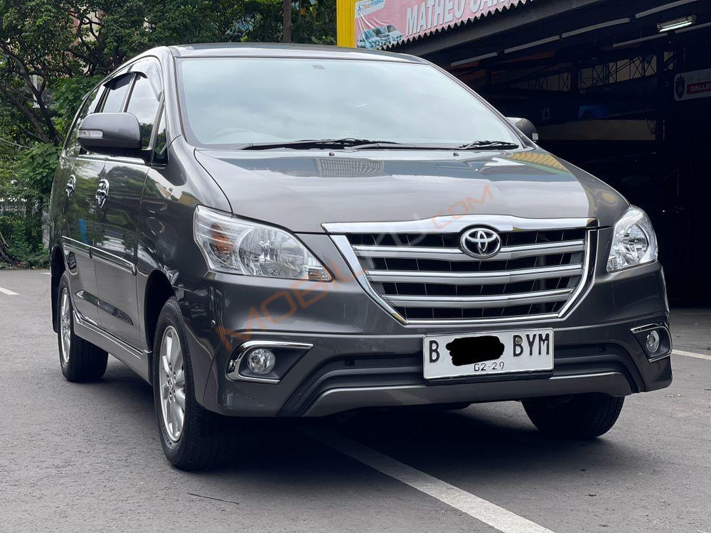 Mobil Toyota Kijang Innova 2014