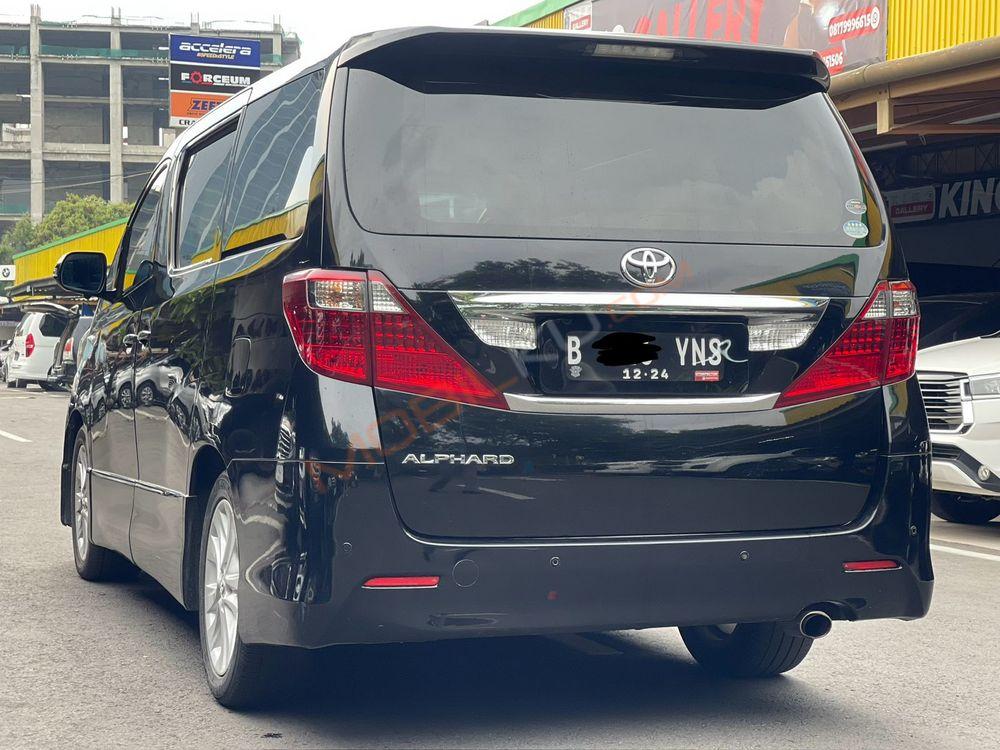 Mobil Toyota Alphard 2009