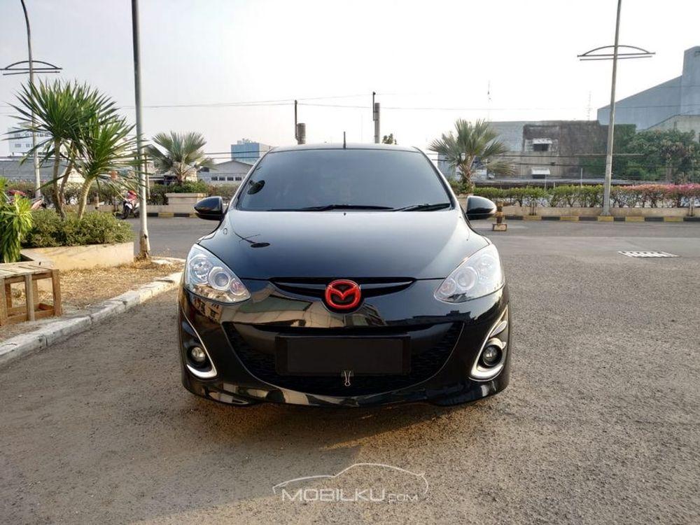 Mobil Mazda 2 Hatchback 2013