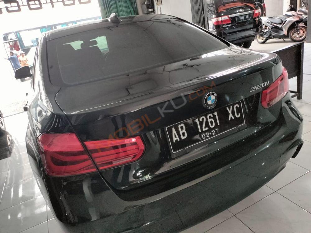 Mobil BMW 3 Series 2016