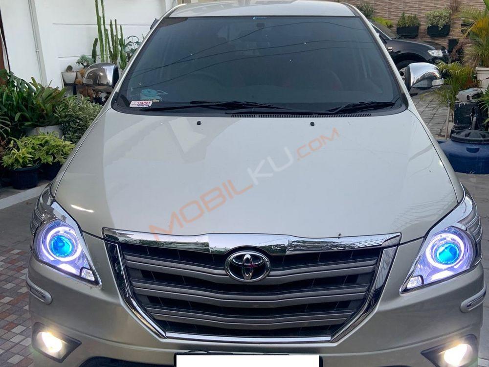 Mobil Toyota Kijang Innova 2014