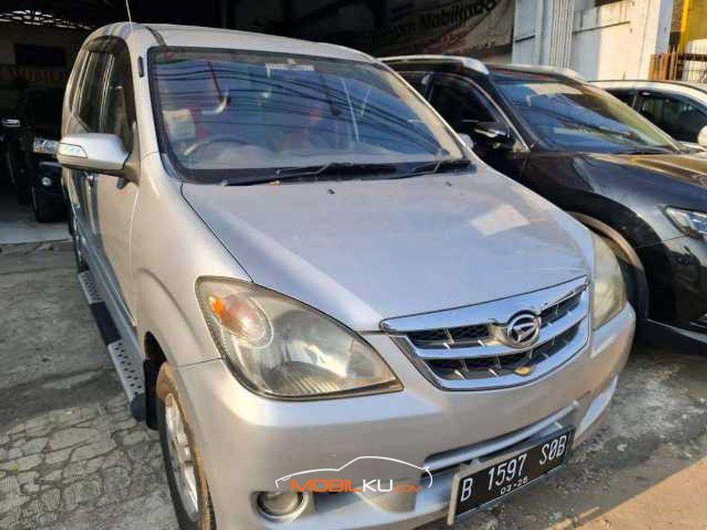 Mobil Daihatsu Xenia 2011
