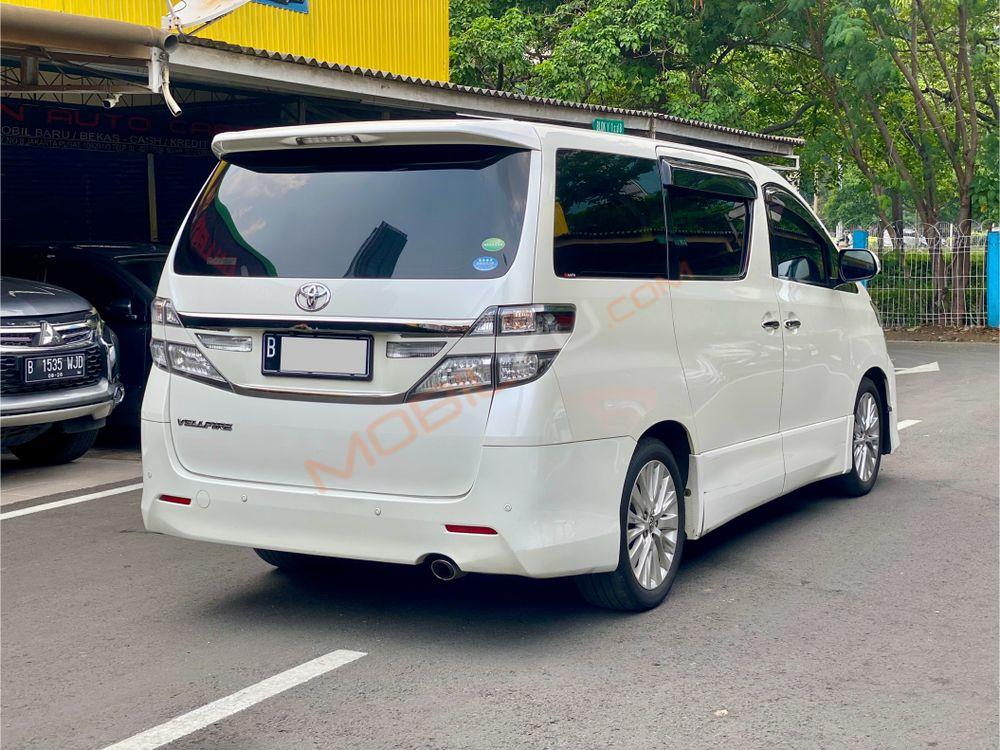 Mobil Toyota Vellfire 2014