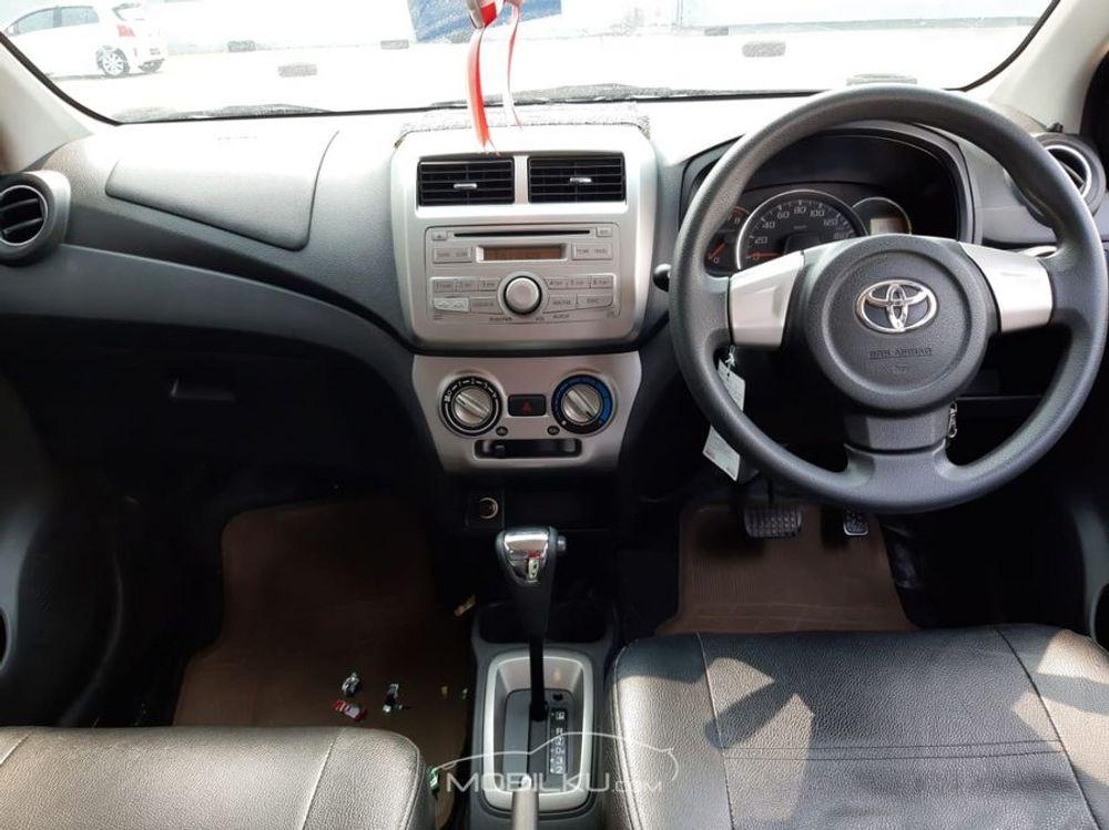 Mobil Toyota Agya 2016