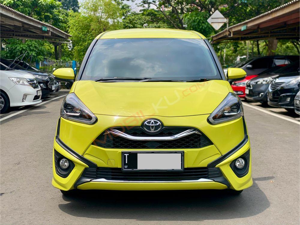 Mobil Toyota Sienta 2021