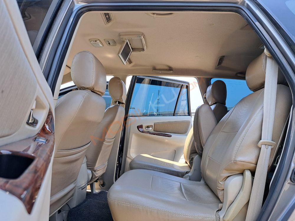 Mobil Toyota Kijang Innova 2014