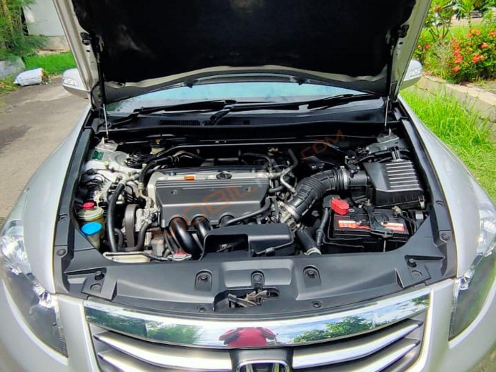 Mobil Honda Accord 2012