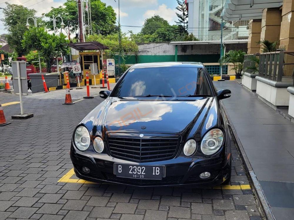 Mobil Mercedes-Benz E-Class 2005