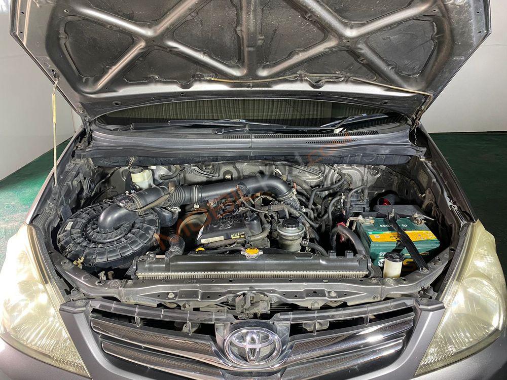 Mobil Toyota Kijang Innova 2010