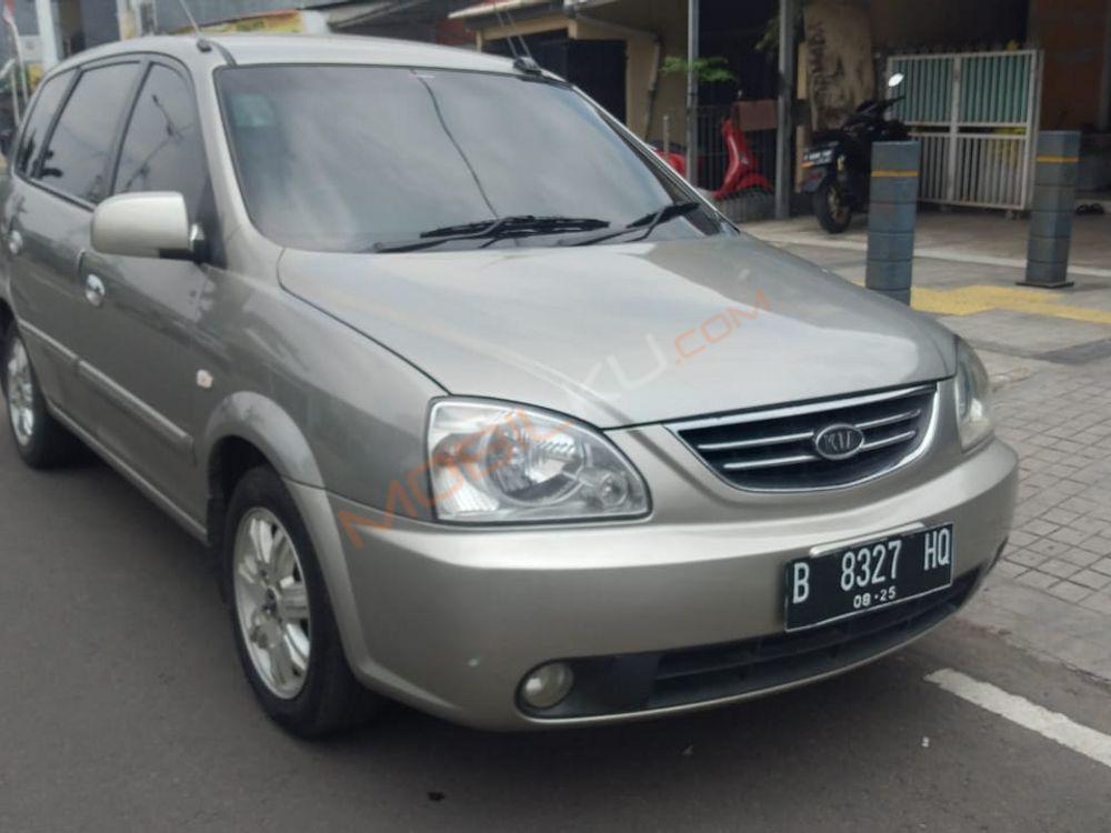Mobil Kia Carens 2005