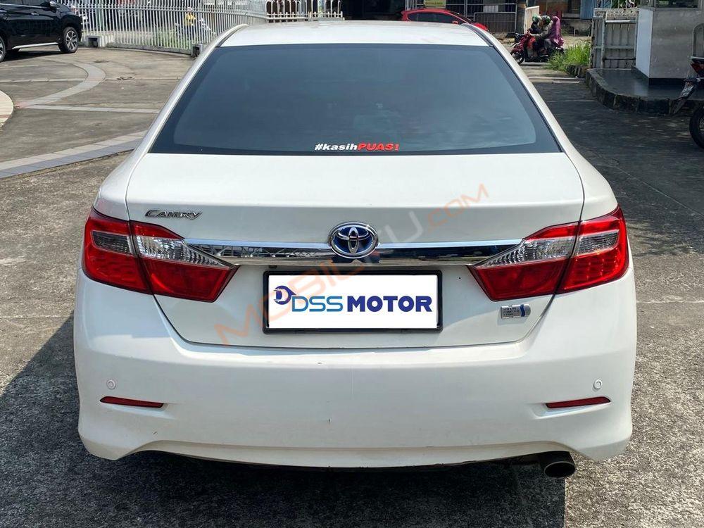 Mobil Toyota Camry 2013