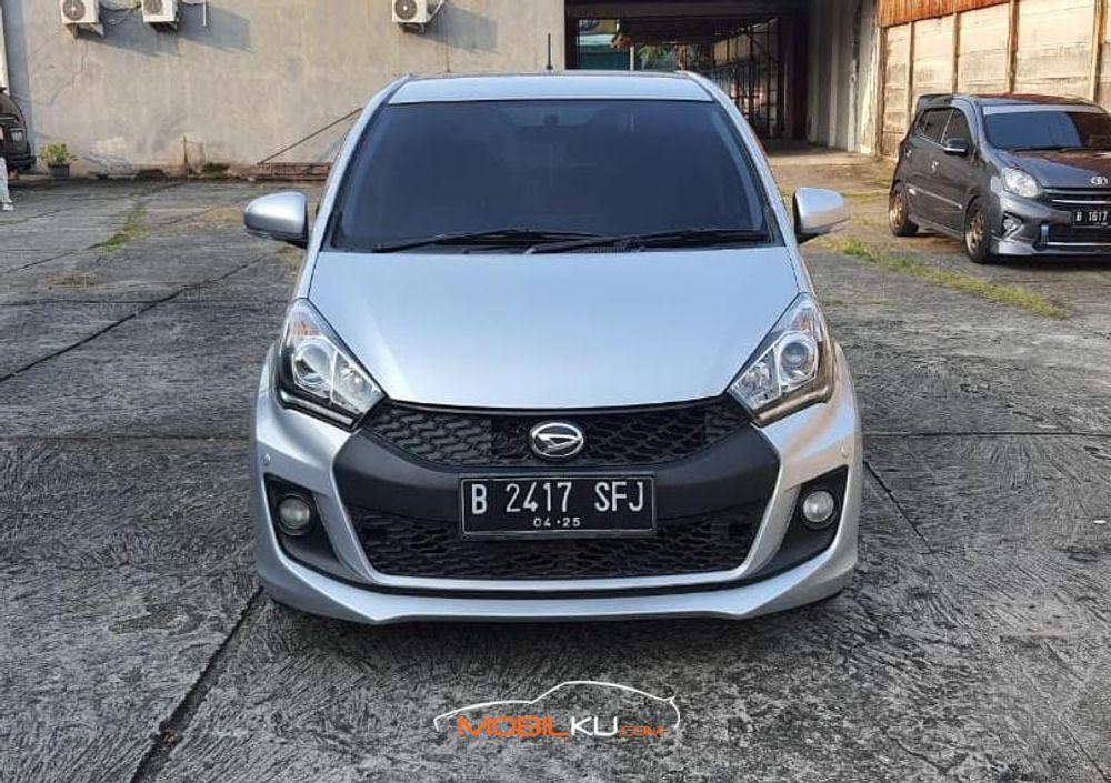 Mobil Daihatsu Sirion 2015