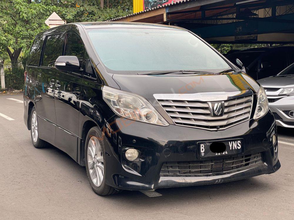 Mobil Toyota Alphard 2009