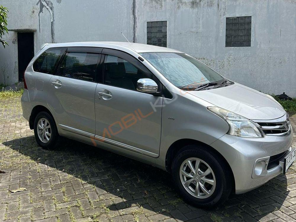Mobil Toyota Avanza 2013
