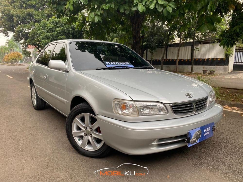Mobil Toyota Corolla 2000
