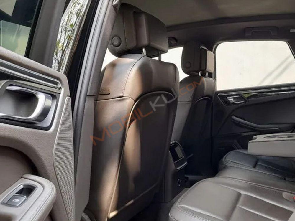 Mobil Porsche Macan 2015